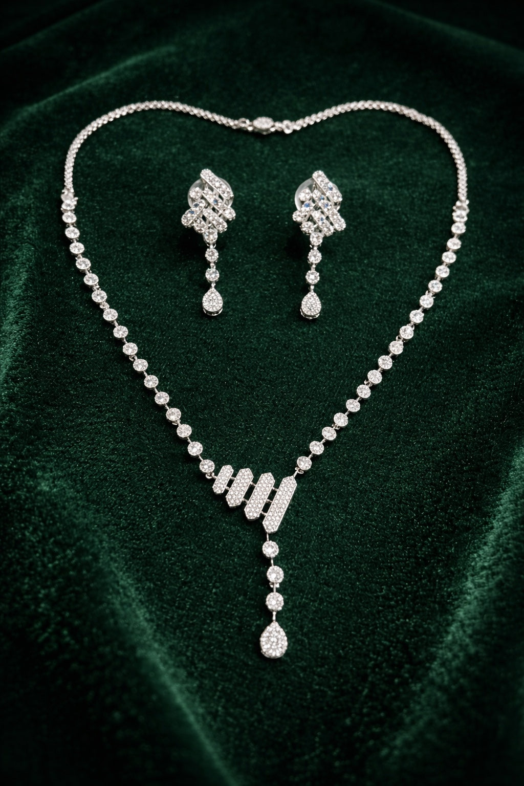 Silver Bloom AD Necklace Set