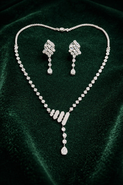 Silver Bloom AD Necklace Set
